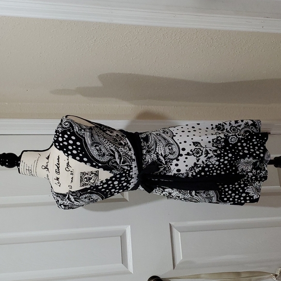 Dress - Picture 7 of 7